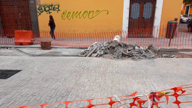 Ayuntamiento incumple, poblanos dan el grito entre obras inconclusas