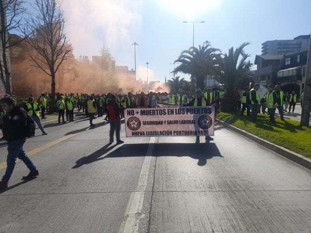 Inicia paro de la Unión Portuaria de Chile: 6 mil 500 trabajadores de Iquique a Punta Arenas mantienen detenidas sus funciones