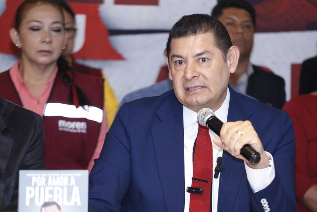 Armenta aventaja preferencias en Puebla en encuesta