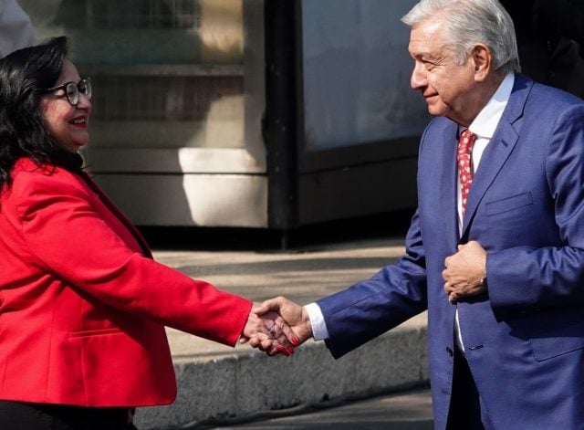 AMLO critica a Ministra de la SCJN por «rajarse» en fideicomisos