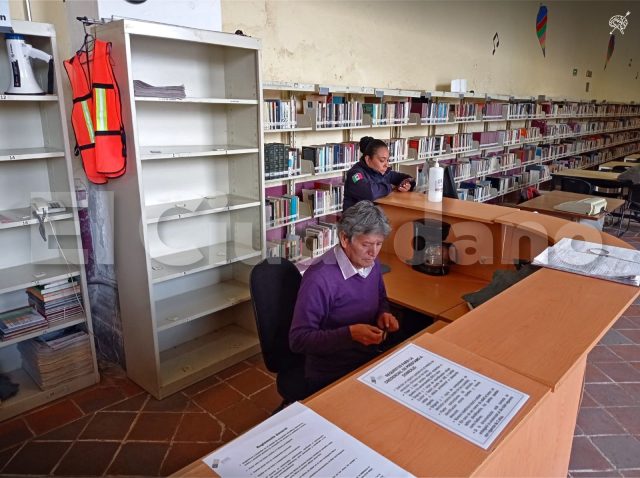 Bibliotecario narra el gradual desinterés en abrir y leer un libro