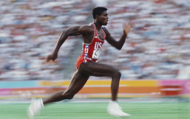 Leyenda del atletismo, Carl Lewis, “el hijo del viento”, estará como invitado de honor en Juegos Panamericanos Santiago 2023