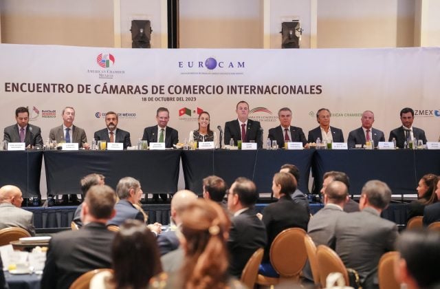 Sheinbaum comparte a empresarios internacionales proyecto de la 4T