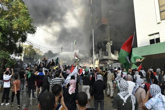 Medio Oriente se manifiesta y condena ataque a Hospital de Gaza