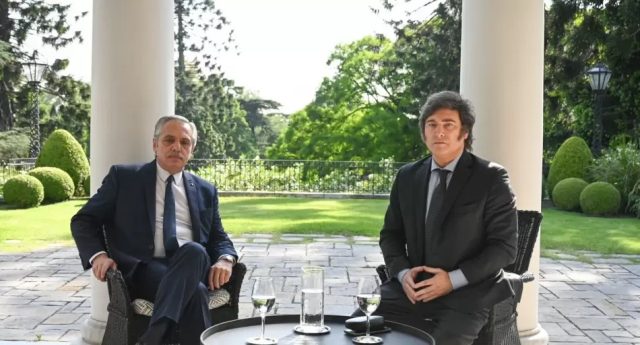 Alberto Fernández y Javier Milei inician transición de mando en Argentina