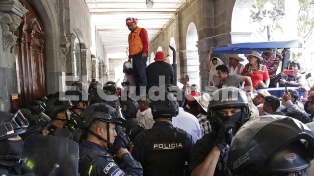 Trifulca entre manifestantes y SSC por “clausura” de comercios en La Resurrección