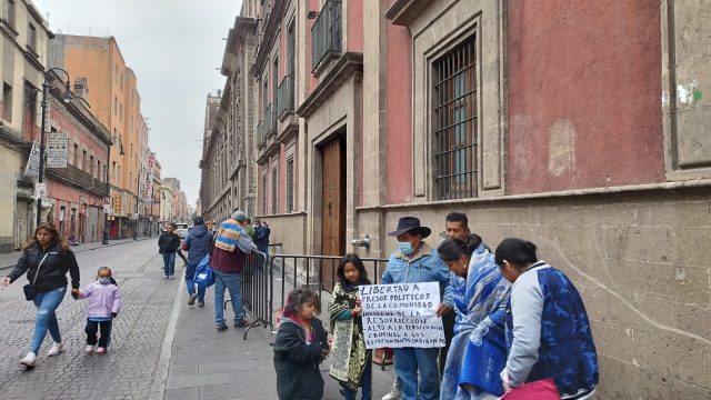 Pobladores de La Resurrección se manifiestan en Palacio Nacional