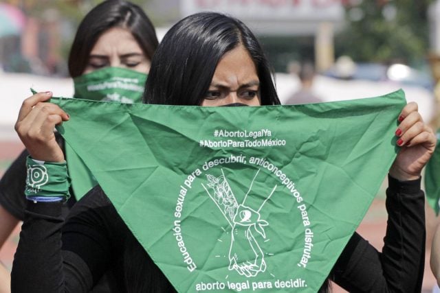 Recaerá en diputados suplentes discusión del aborto legal en Puebla 