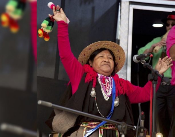 Conoce a Rosa Quispe Huanca, la embajadora de la música Aymara que compartió escenario con Roger Waters