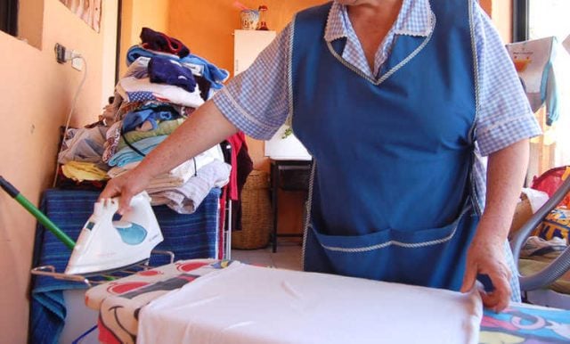 Día Nacional de las Trabajadoras de Casa Particular: Instituto de Seguridad Laboral entrega reconocimiento a 100 años de organización