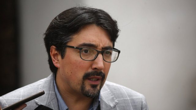 Senador Latorre sobre megafraude tributario: «Debe llevarnos a un Pacto Fiscal que cierre la puerta a la evasión y elusión de los delincuentes de cuello y corbata»