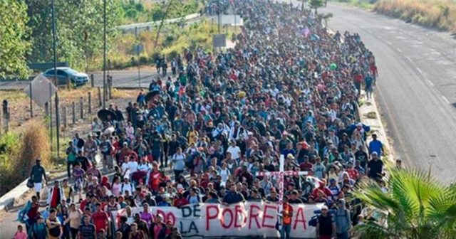 Caravana migrante avanza en Chiapas durante Navidad