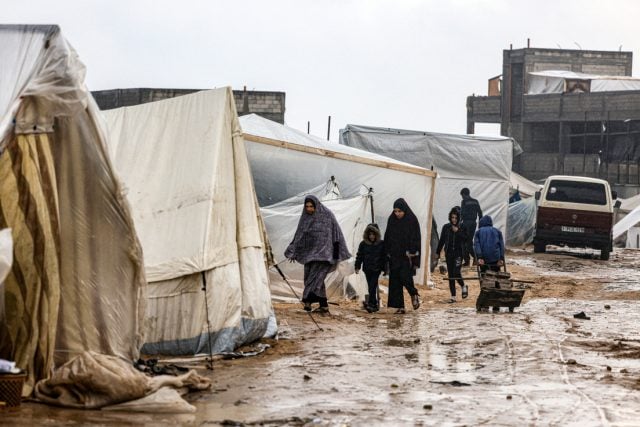 Fuertes lluvias inundaron campamentos y agravan la situación en la Franja de Gaza