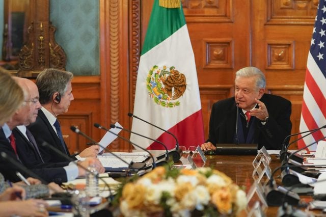 México y Estados Unidos acuerdan abrir pasos fronterizos: López Obrador