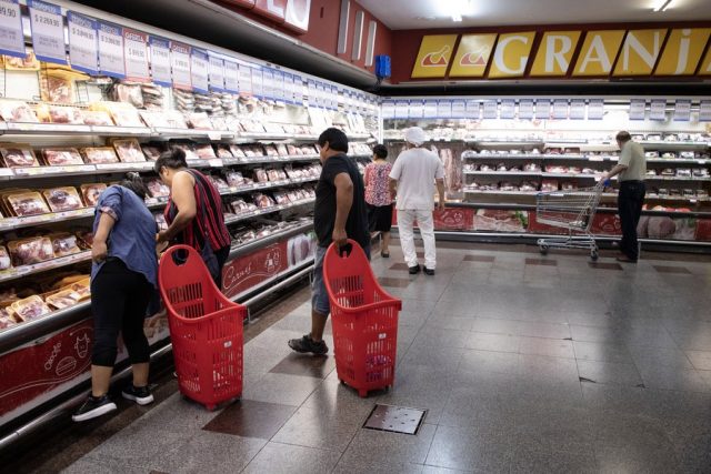 Milei implementa política «para evitar la hiperinflación» en Argentina