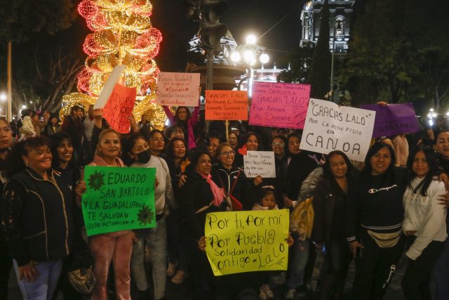 «Acarreados» despiden y vitorean a Rivera Pérez