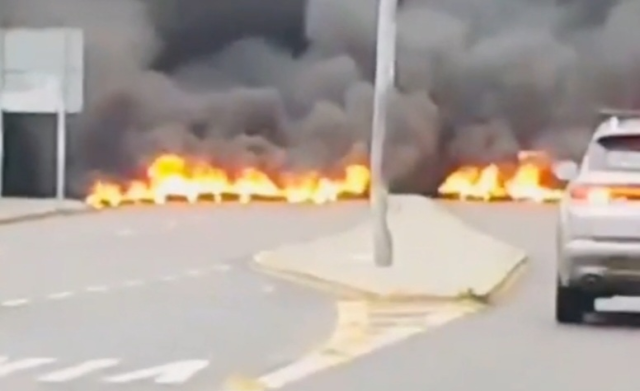 Trabajadores portuarios protestan y levantan barricadas en Valparaíso (Video)