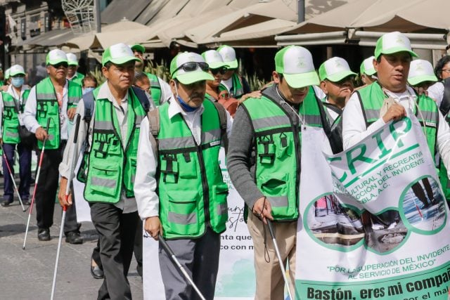 Personas con discapacidad visual exigen calles dignas e inclusión laboral