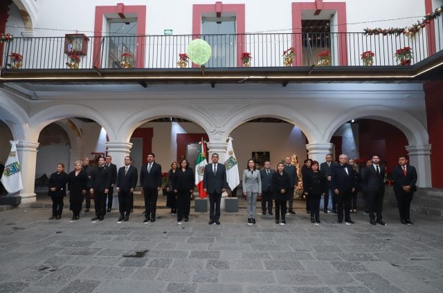 Céspedes reconoce a exgobernadores Moreno Valle en homenaje