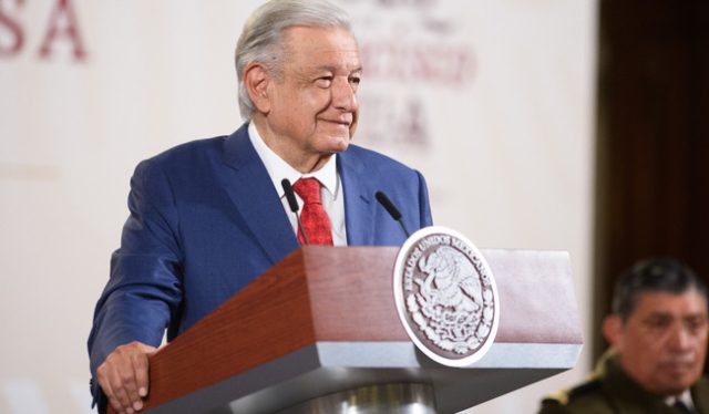 AMLO anuncia incremento salarial a partir del 1° de enero