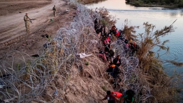 Estados Unidos busca autorización para cortar alambre de púas en Texas