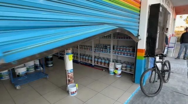 Ladrones dan ‘cortinazo’ a tienda de pinturas en Cuautlancingo