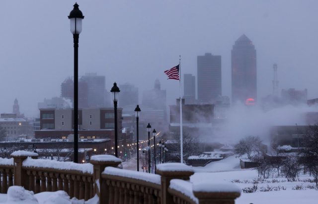 Experto en cambio climático de la Usach explica la intensa ola polar que afecta a EEUU: Temperaturas han bajado hasta -56 grados celsius