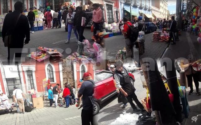 Ambulantes doblan a Ayuntamiento y adelantan sus “Reyes Magos” en centro de Puebla