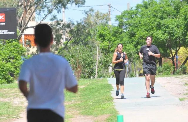 Especialista explica cómo el deporte impacta positivamente en nuestra salud mental