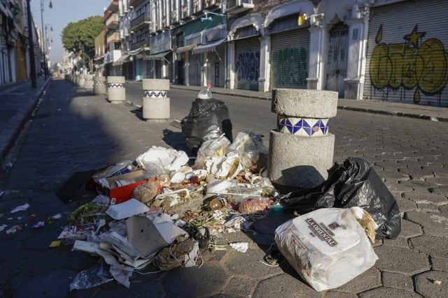 Aumenta 35% multas por sacar basura fuera de horario en Puebla capital 