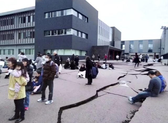 Confirman 55 muertos por terremoto en Japón