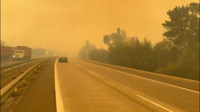 Incendios forestales: Reportan que peajes no han levantado barreras y complican evacuaciones en Valparaíso