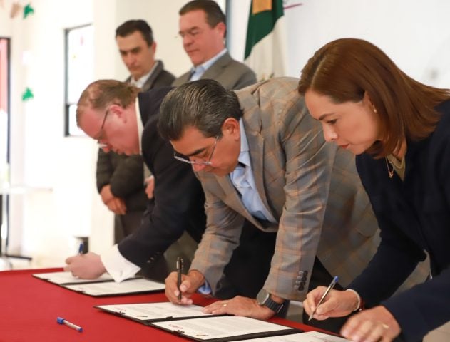 Sedif Puebla y Cinia firman convenio en pro de adultos mayores