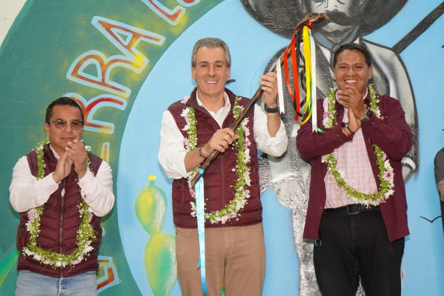 Pepe Chedraui recibe bastón de mando por comunidad de La Resurrección