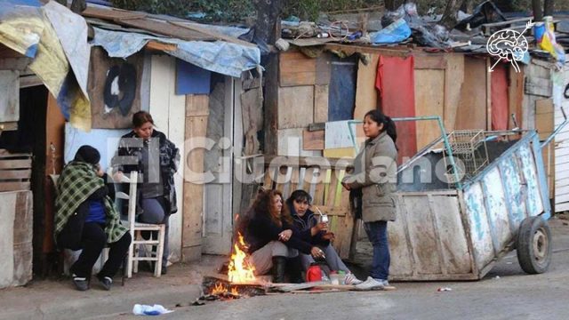 Pobreza en Argentina llega al 57,4% y pronostican más aumentos