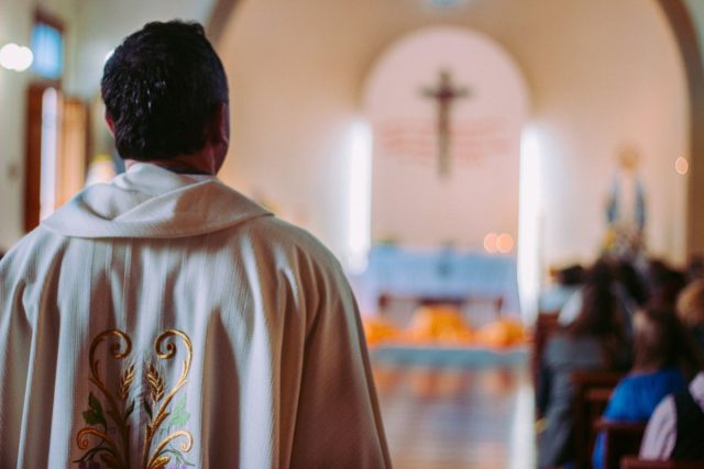 “Father González”: Sacerdote chileno es condenado por abuso sexual infantil en Estados Unidos