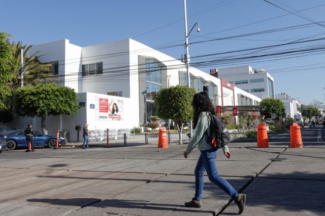 Acusan a Leopoldo de Lara de ensuciar peatonalización en Barrio de Santiago