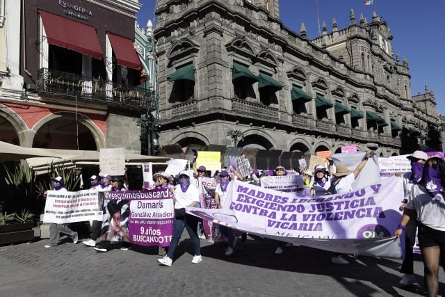 Contingente exige justicia para Ceci Monzón en marchas feministas