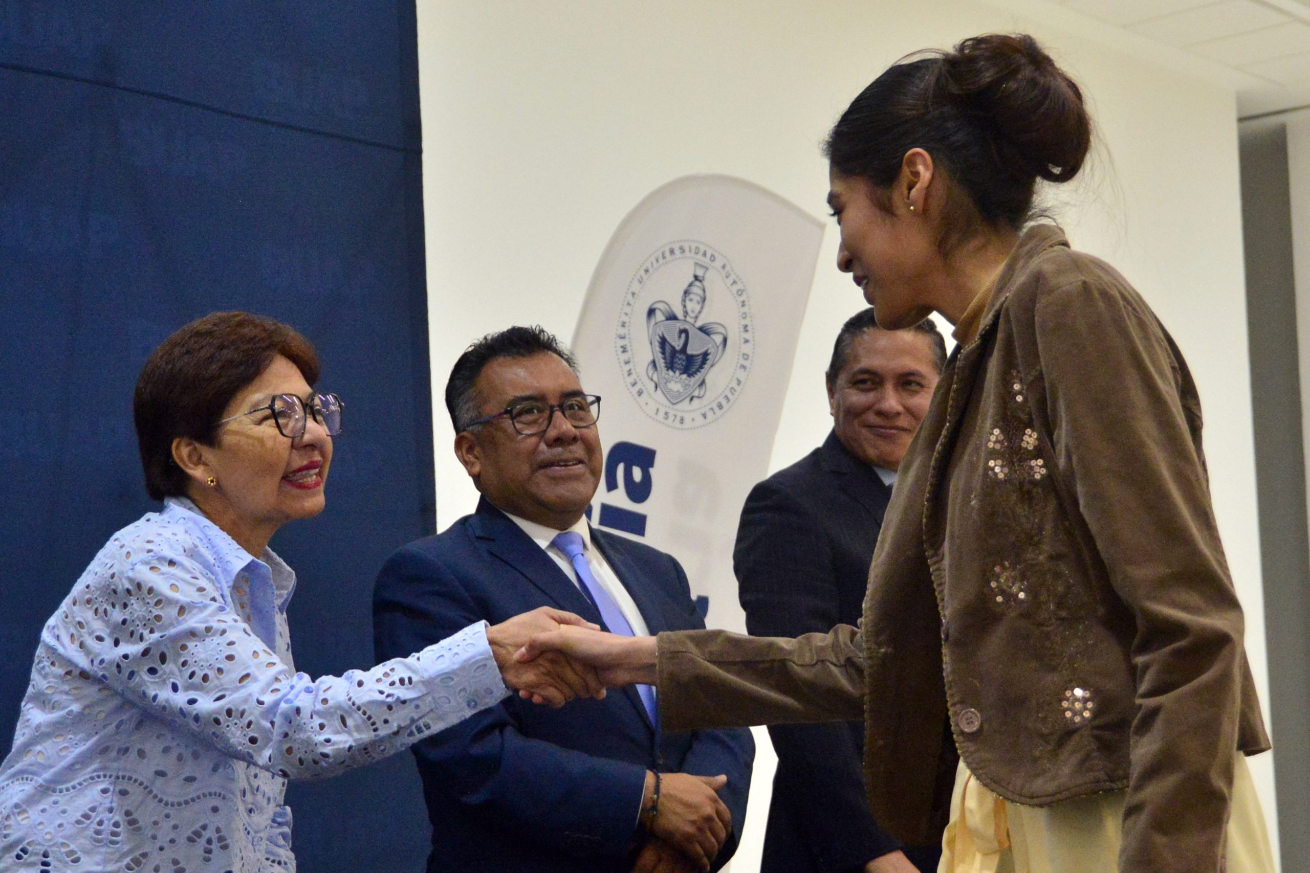 BBVA Entrega Beca “Chavos Que Inspiran” A Estudiantes BUAP