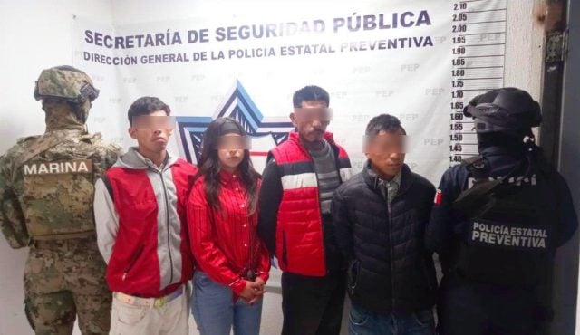 Detienen en Ahuazotepec a delincuentes por robo de vehículos