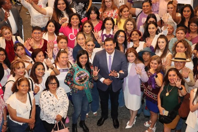 Alejandro Armenta asegura que las mujeres son el futuro de Puebla