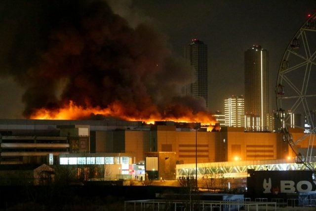 Tiroteo e incendio en sala de conciertos en Moscú deja 40 muertos | Video