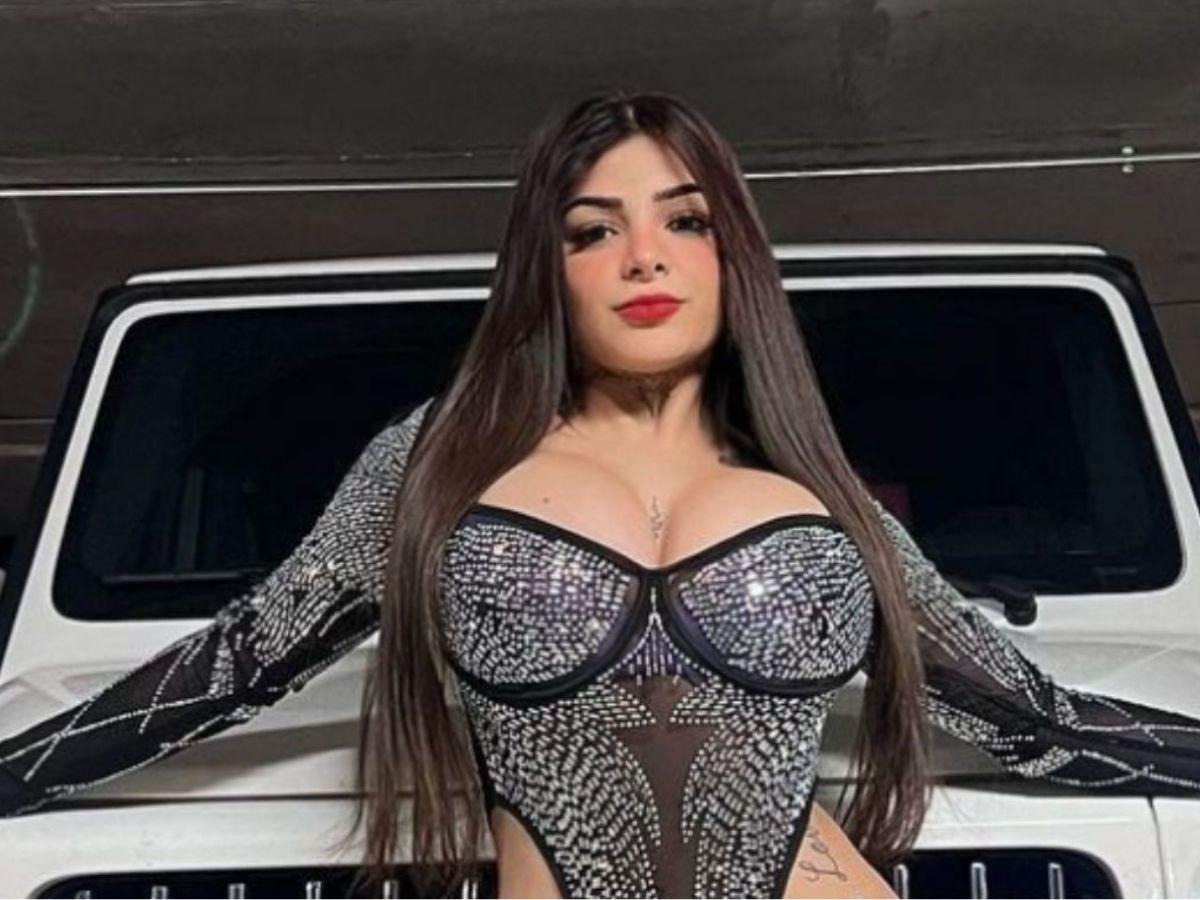 Karely Ruiz sorprende al vender pays en calles de Monterrey