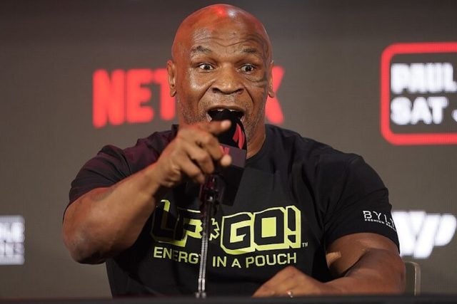 Atienden de urgencia a Mike Tyson  tras vuelo a Los Ángeles