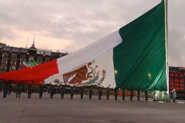 AMLO asegura que la bandera se izará en Marea Rosa