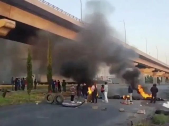 Bloqueo en autopista México-Puebla causa graves afectaciones