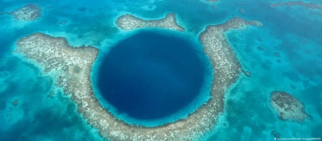 Descubren el agujero azul más profundo del mundo en México