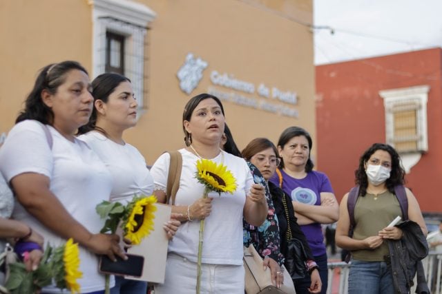 Honran a Ceci Monzón afuera de Casa Aguayo y exigen ¡justicia!