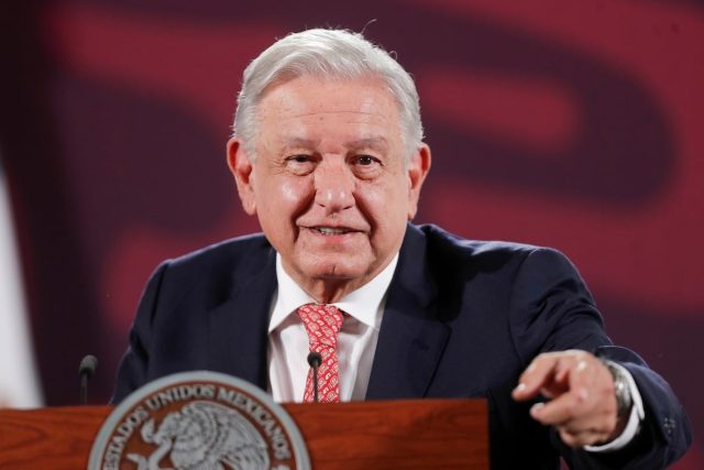 AMLO resalta importancia de definiciones en tiempos de transformación