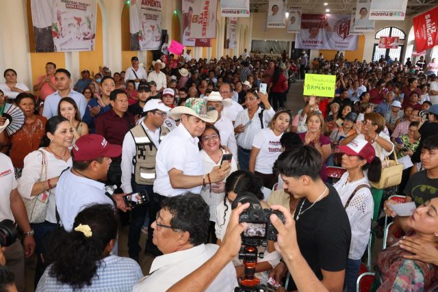 Firma Armenta decálogo de compromisos en la Mixteca